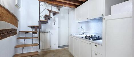 Kühlschrank, Ofen, Herdplatte, Geschirrspüler