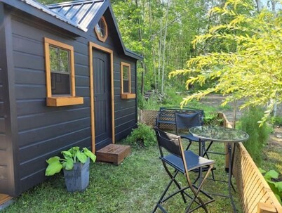 The Music Shack - Outdoor Glamping Room