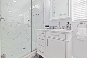 Combined shower/tub, hair dryer, towels, soap - Spacious Gulf Coast Scallop Season Retreat! Near Pine Island Beach, Weeki Wachee, Dog-Friendly (Spring Hill)