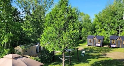 Art & Artistry Glamping Room