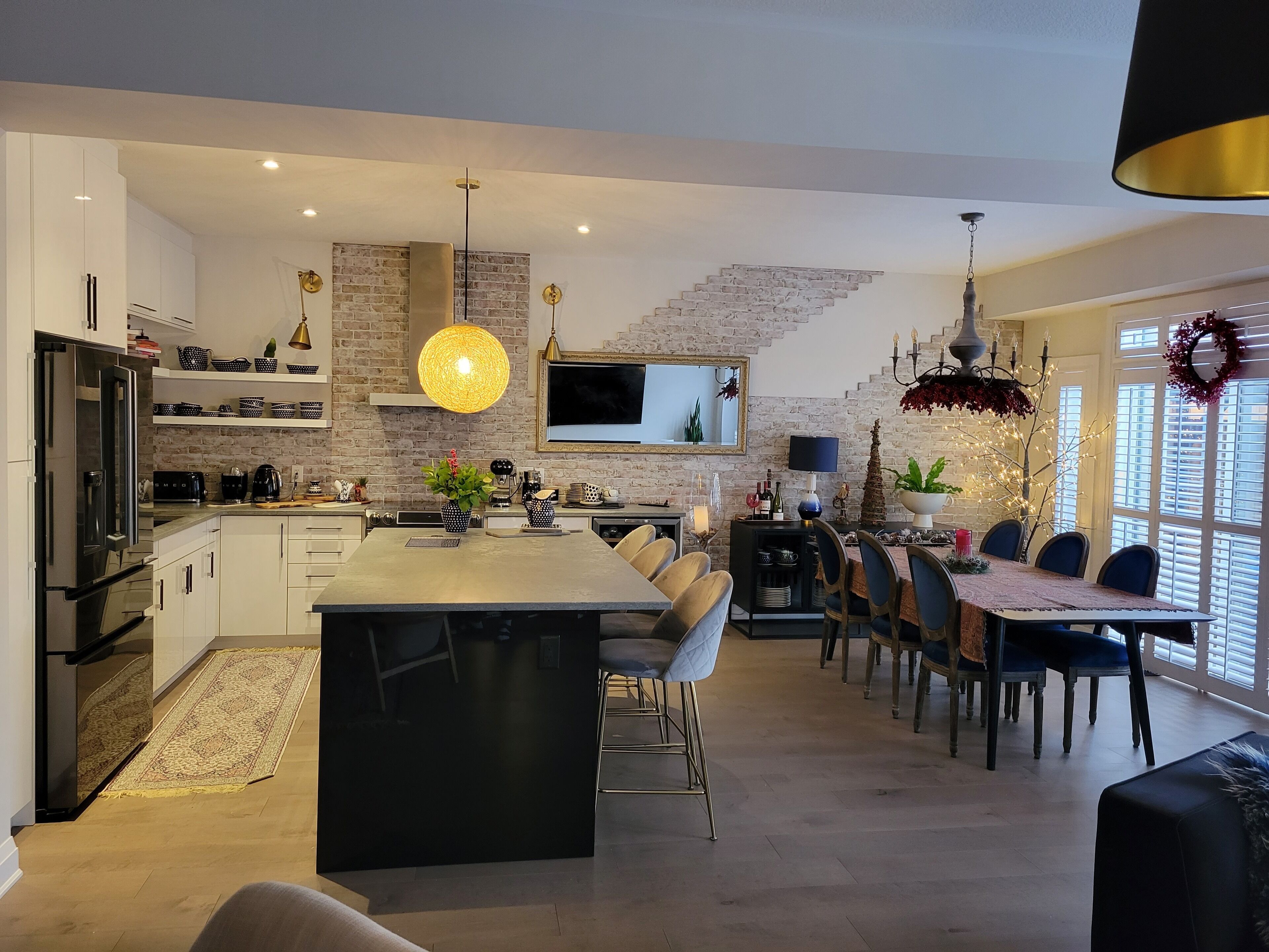 Fridge, oven, stovetop, dishwasher