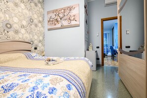 2 habitaciones, tabla de planchar con plancha y wifi gratis 