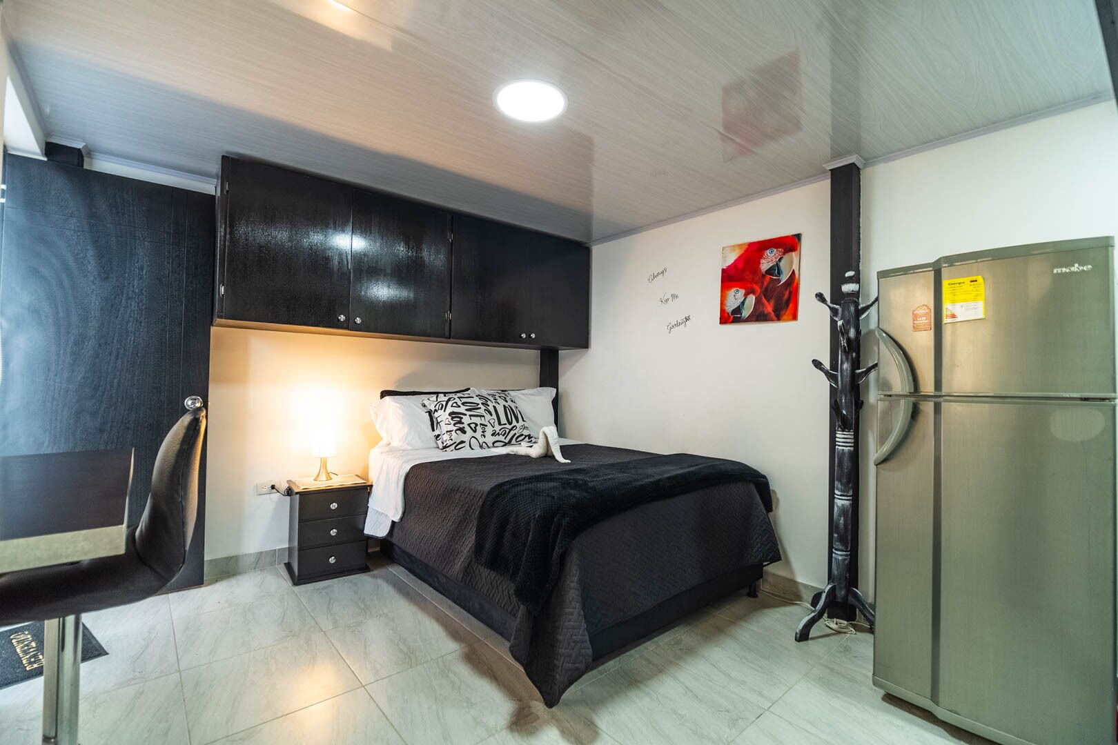 1 habitación, tabla de planchar con plancha, wifi y ropa de cama 