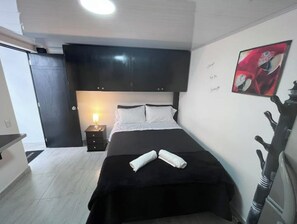 1 quarto, ferros/tábuas de passar roupa, Wi-Fi, roupa de cama
