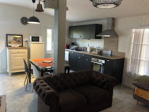 Fridge, microwave, oven, stovetop - Country house, enclosed garden. (ESTANG)