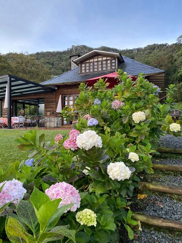 Spacious 7-bedroom chalets  in the mountainous forests near Cali with WiFi