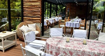 Spacious 7-bedroom chalets in the mountainous forests near Cali with WiFi