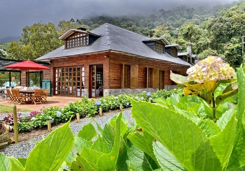 Spacious 7-bedroom chalets  in the mountainous forests near Cali with WiFi