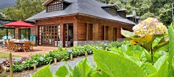 Spacious 7-bedroom chalets  in the mountainous forests near Cali with WiFi
