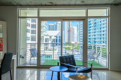 Luxurious 2bd/2ba Condo in Wynwood w/ Pool & FREE Parking