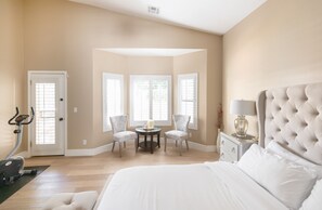 4 bedrooms, iron/ironing board, free WiFi, bed sheets