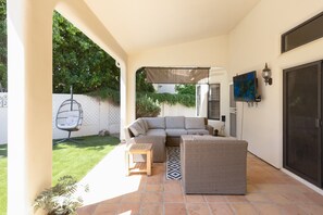 Terrace/patio - Desert Oasis in Val Vista Lakes - Heated Pool (Gilbert)