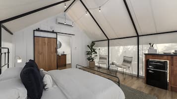 1 habitación, tabla de planchar con plancha, wifi y ropa de cama