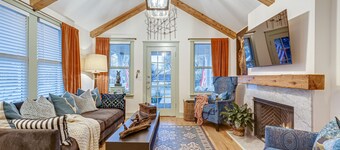 Completely Renovated Historical Cottage -- Walking distance to Downtown Franklin