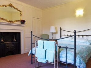 4 bedrooms, bed sheets