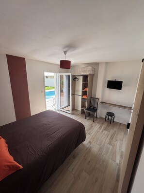 4 chambres, fer et planche à repasser, lit parapluie, Wi-Fi gratuit