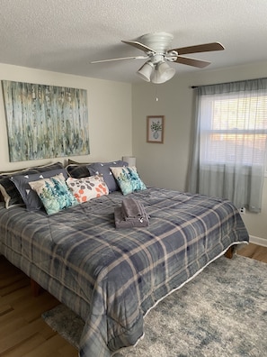 4 bedrooms, iron/ironing board, free WiFi, bed sheets