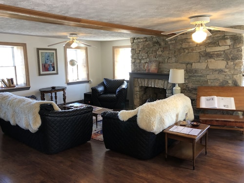 The Flat above Horn O Plenty Freshtaurant