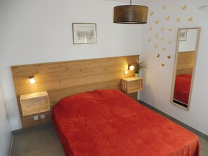 1 bedroom, iron/ironing board, travel cot, free WiFi