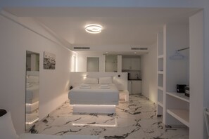 Family Studio | Egyptian cotton sheets, premium bedding, down comforters, pillowtop beds