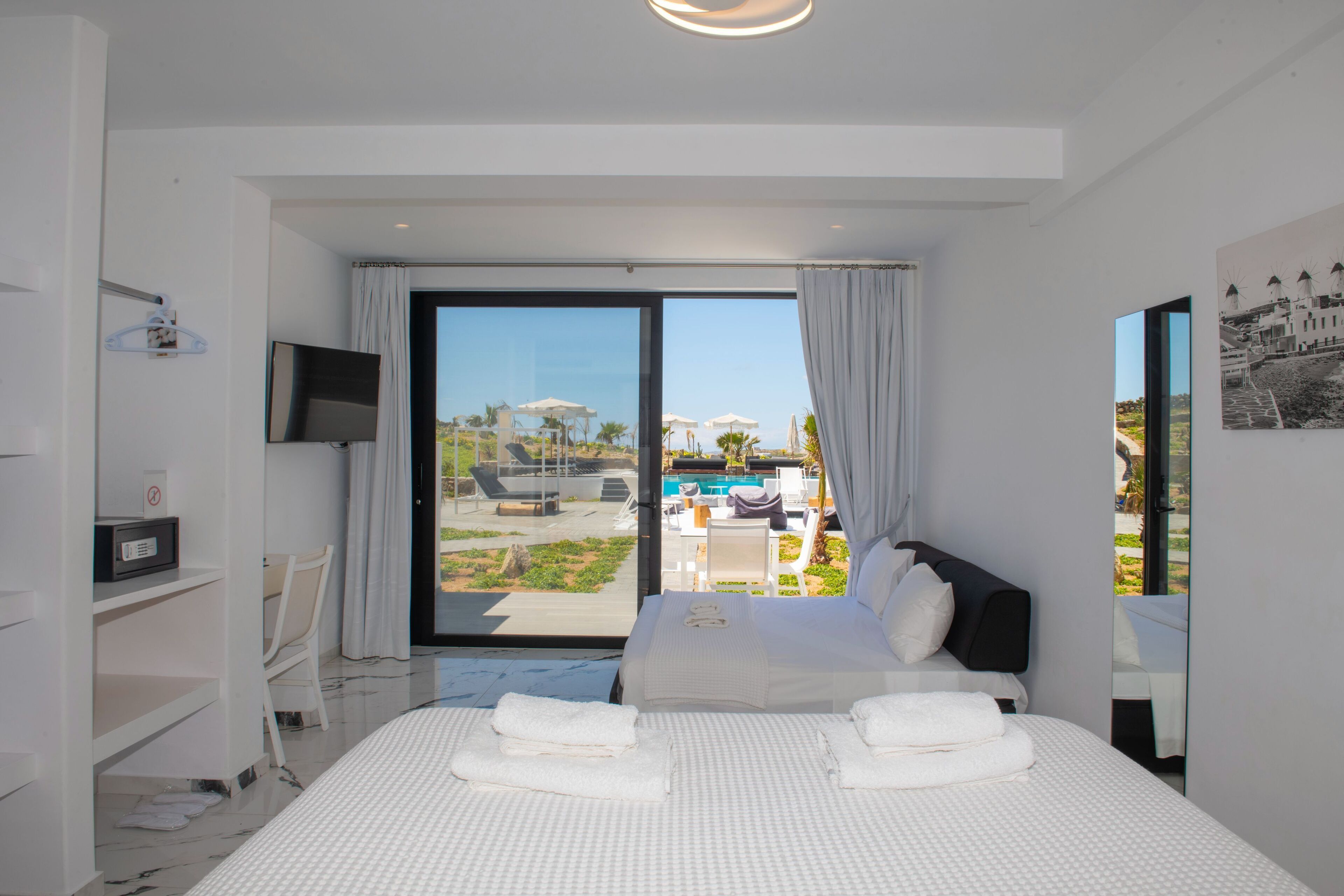 Photo - Bianco a Nero Mykonos