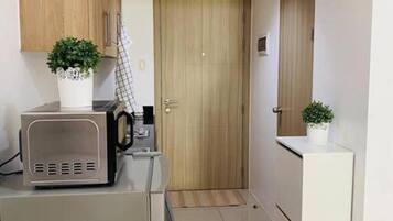 Fridge, microwave, stovetop, electric kettle