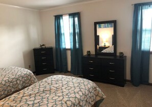 2 chambres, fer et planche à repasser, Wi-Fi, draps fournis