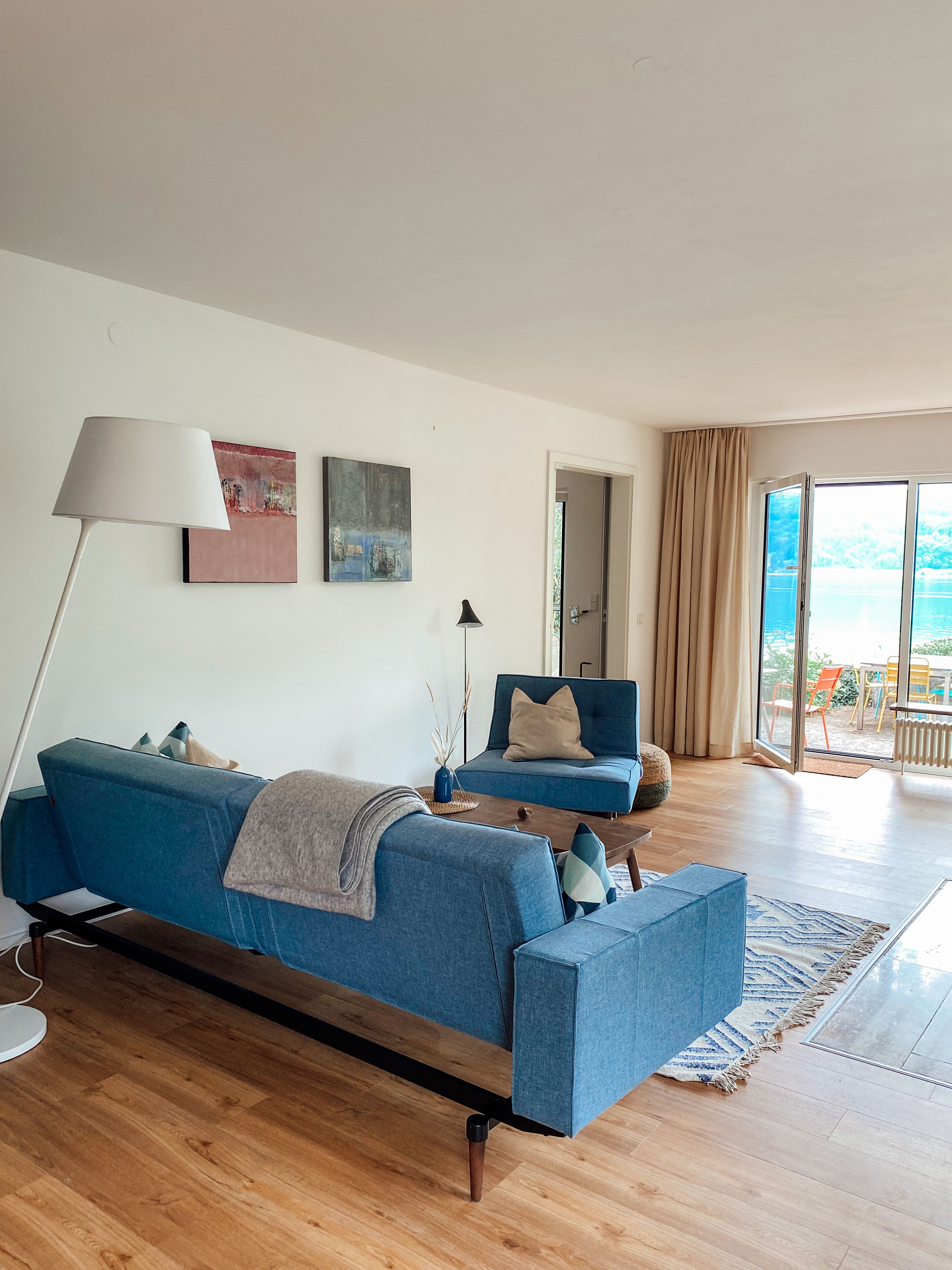 Smart TV, fireplace, stereo