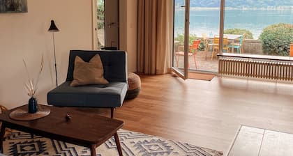 Findling apartment right on the lake with its own beach, great lake view and terrace