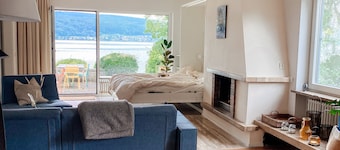 Findling apartment right on the lake with its own beach, great lake view and terrace
