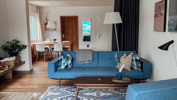 Smart-TV, Kamin, Stereoanlage