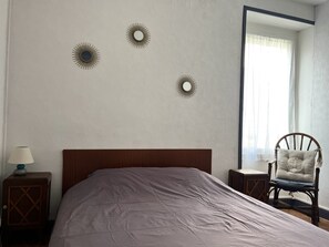 2 bedrooms, iron/ironing board, free WiFi, bed sheets