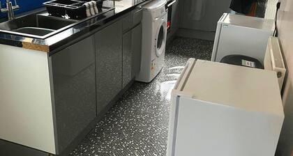 20% Off | Featured | 4 Bedroom House | Close Wollaton