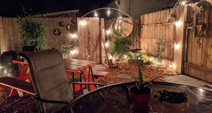 Cozy tiny house near beach, wine, and rocket launches!