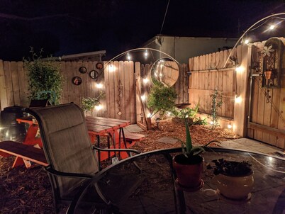 Cozy tiny house near beach, wine, and rocket launches!