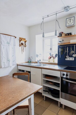 Kühlschrank, Ofen, Herdplatte, Geschirrspüler