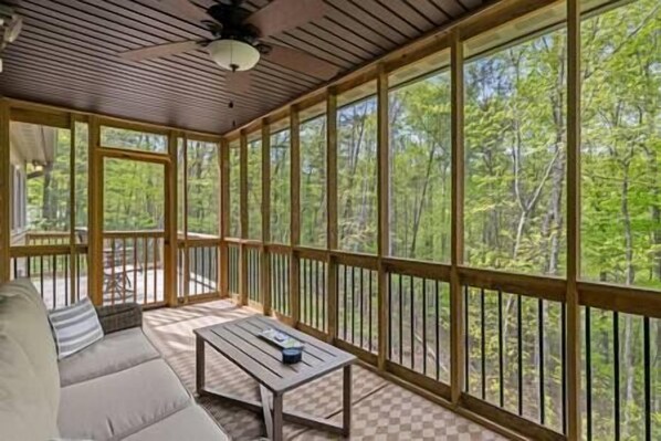 Interior - Cozy Cottage in the heart of Lake Lure  (Lake Lure)