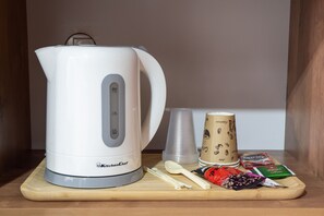 Mini-fridge - HaShikma 17 (Azor)
