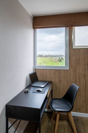 Laptop workspace, free WiFi, bed sheets - HaShikma 17 (Azor)