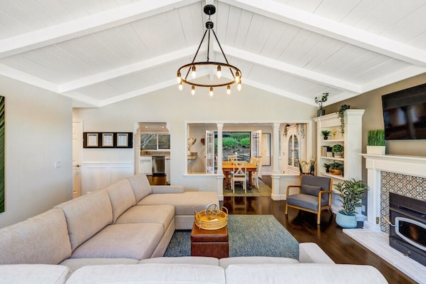 TV, fireplace, offices