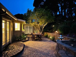 Outdoor dining - Private Pool Villa for family getaways (Aptos)