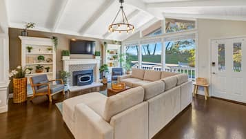 TV, fireplace, offices