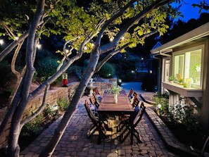 Outdoor dining - Private Pool Villa for family getaways (Aptos)