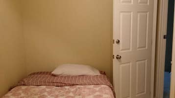 1 bedroom, laptop workspace, iron/ironing board, free WiFi