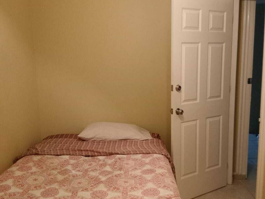 Laptopgeeigneter Arbeitsplatz, Bügeleisen/Bügelbrett, kostenloses WLAN