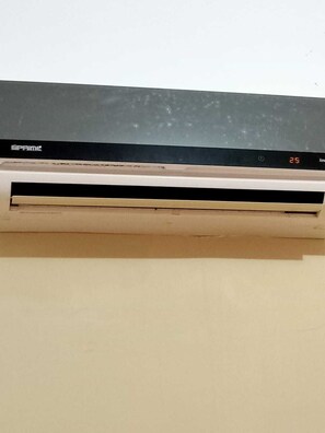 Laptop workspace, iron/ironing board, free WiFi, bed sheets - MTY Airport Executive Suites Almería (Apodaca)