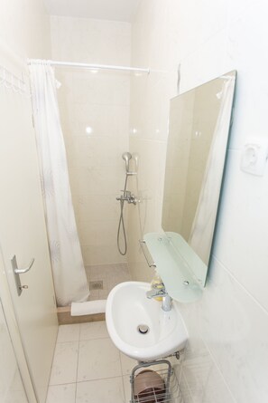 Shower, hair dryer, towels, soap - Apartments Palma Ragusa 2 (Dubrovnik)