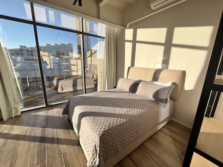 Executive Suite 708 | 1 bedroom, desk, laptop workspace, blackout drapes