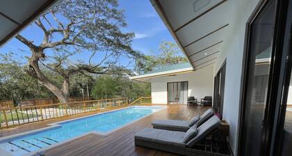 CASA HACHE--Newly built modern home with pool, 5 min walk to the beach!