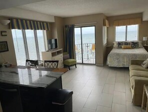 1 bedroom, WiFi - Oceanfront Resort with a View - Freshly Renovated (Myrtle Beach)
